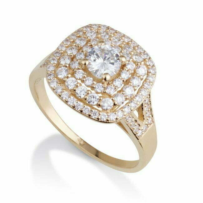 טבעת עם יהלום מרכזי ושלושה שורות של יהלומים בצדדים