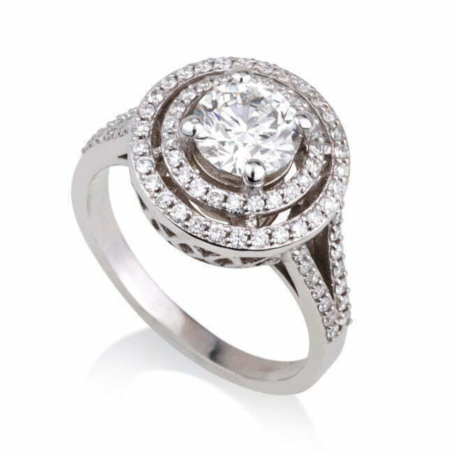 טבעת הילה משובצת יהלומים מזהב לבן