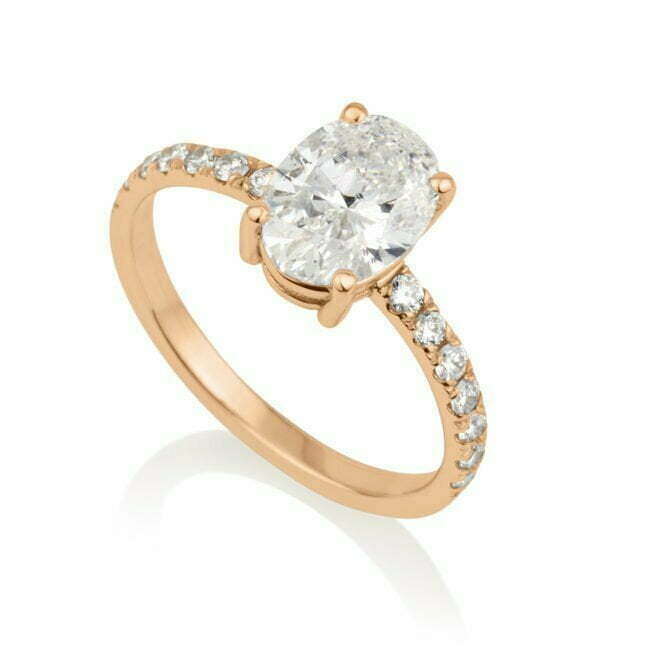 טבעת זהב לבן עם יהלום אובאלי