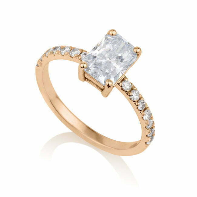 טבעת זהב לבן עם יהלום מרכזי