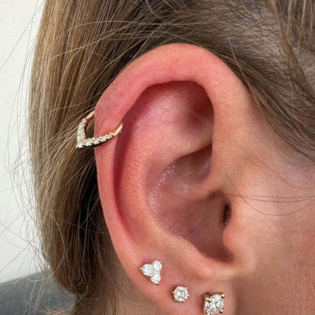 עגיל הליקס CROWN מזהב לבן משובץ ביהלומים