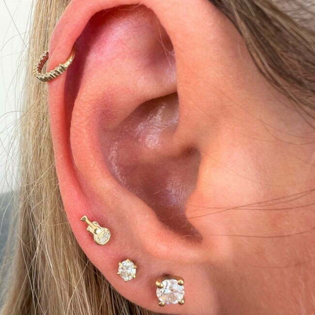 עגיל פירסינג guitar מזהב לבן עם יהלומים