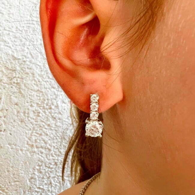 עגילי שביל האהבה מזהב לבן משובצים ביהלומים