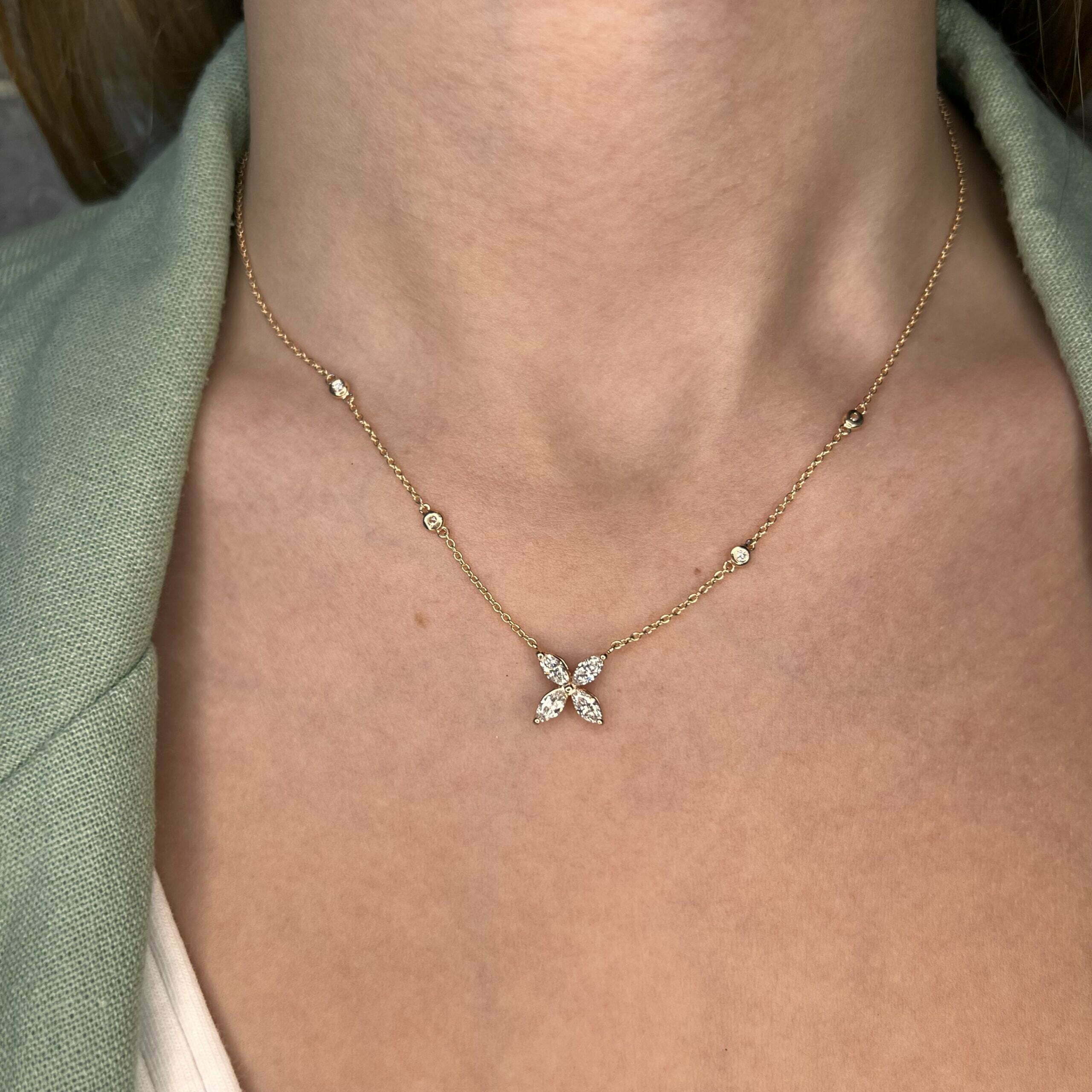 שרשרת לוטוס זהב לבן ויהלומים