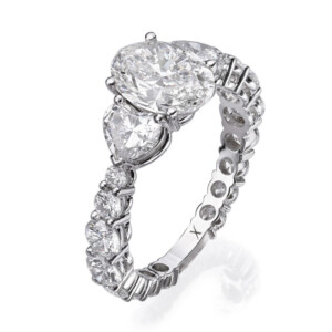 טבעת אובל לבבות יהלומים