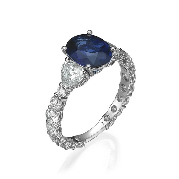 טבעת אובל לבבות יהלומים וספיר