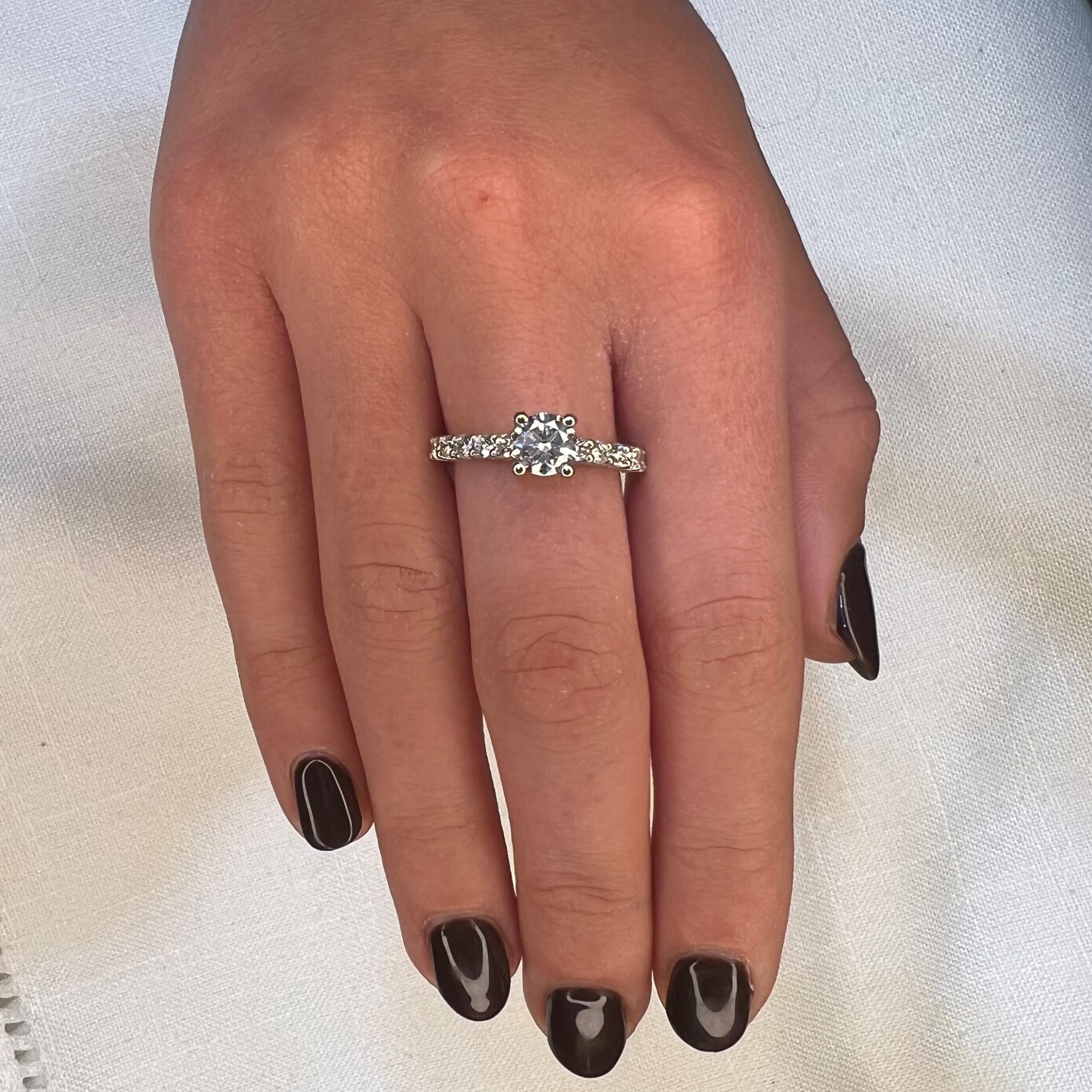 טבעת אירוסין אנה