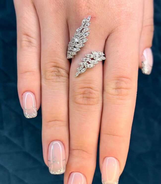 טבעת ANGEL זהב לבן משובצת יהלומים