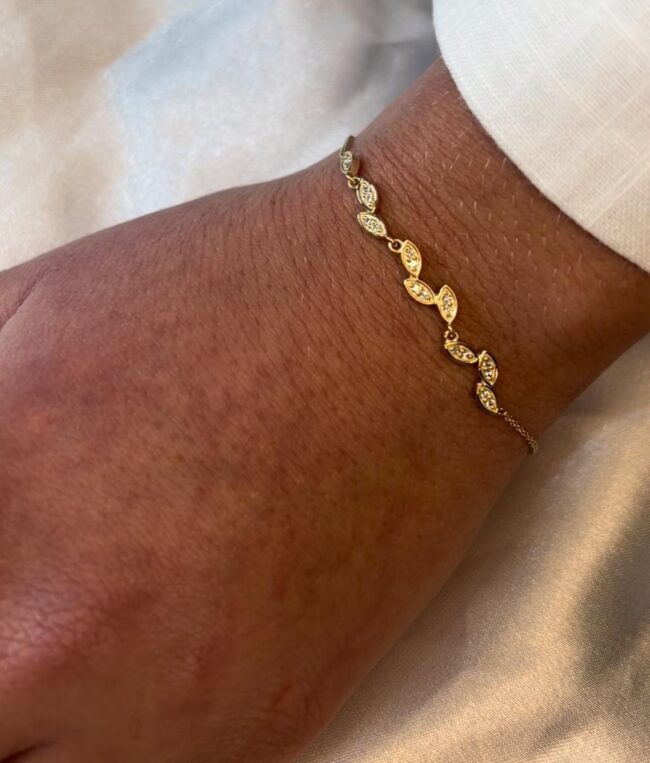 צמיד עלים זהב לבן