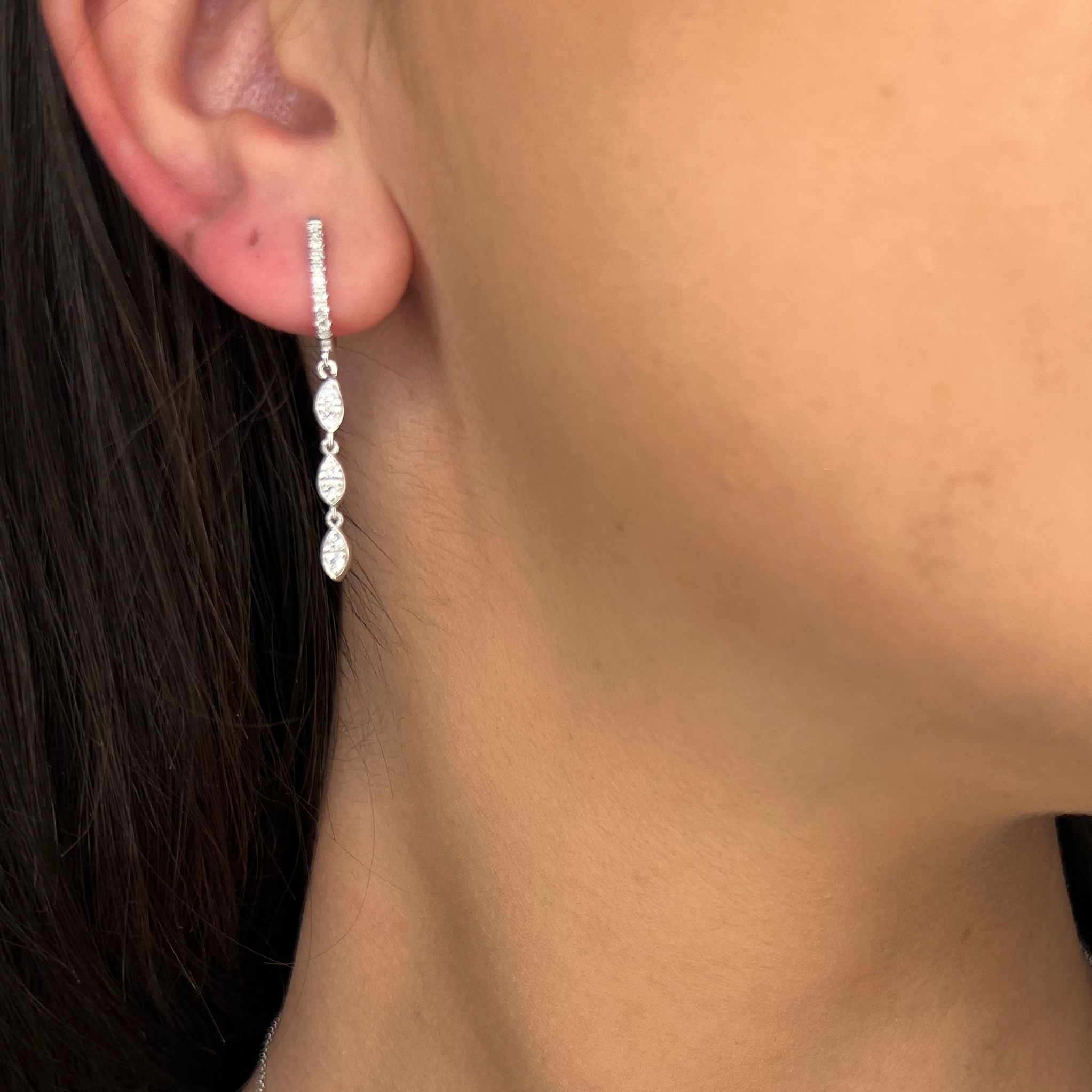 עגילי LOVE זהב לבן