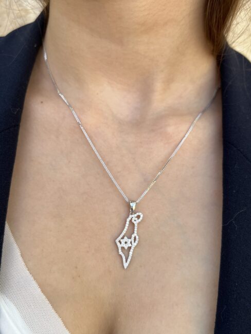 שרשרת זהב עם מפה של ארץ ישראל ומגן דוד