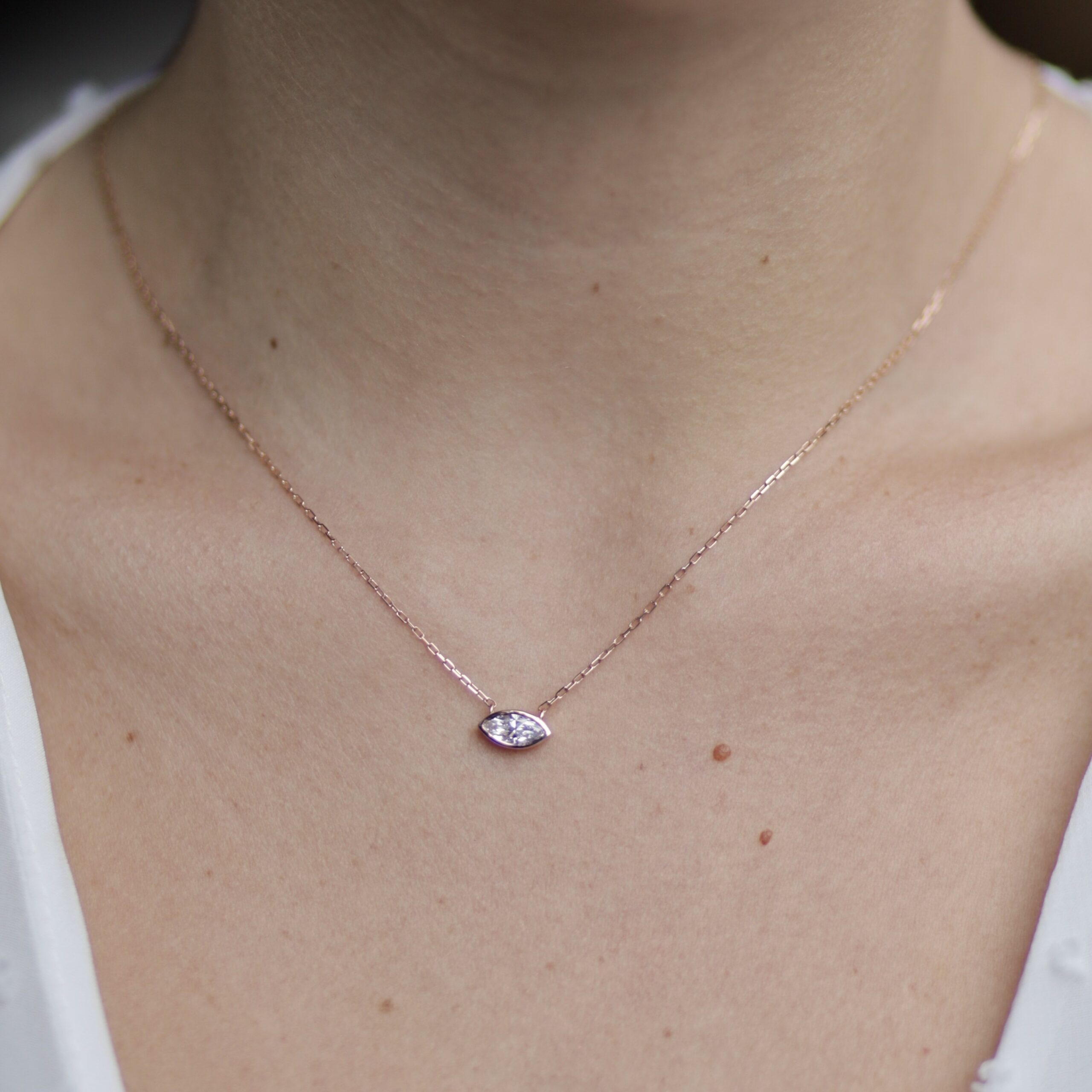 שרשרת מרקיזה מזהב עם יהלום